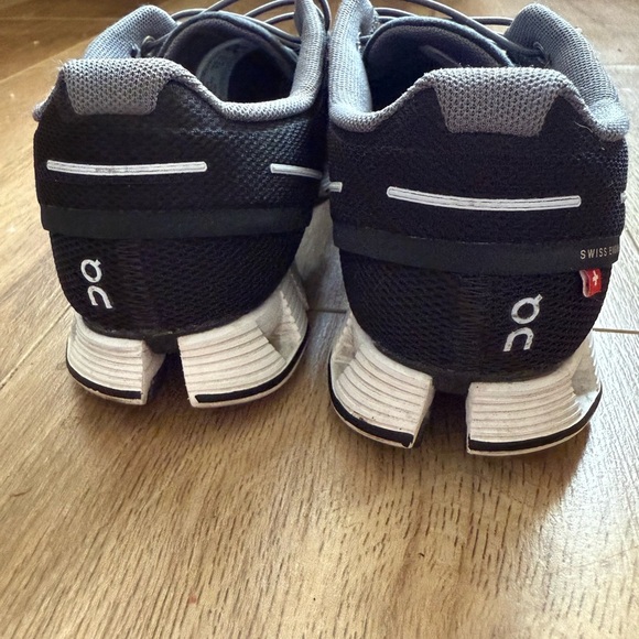 On cloud running shoes 6.5 - Picture 3 of 6